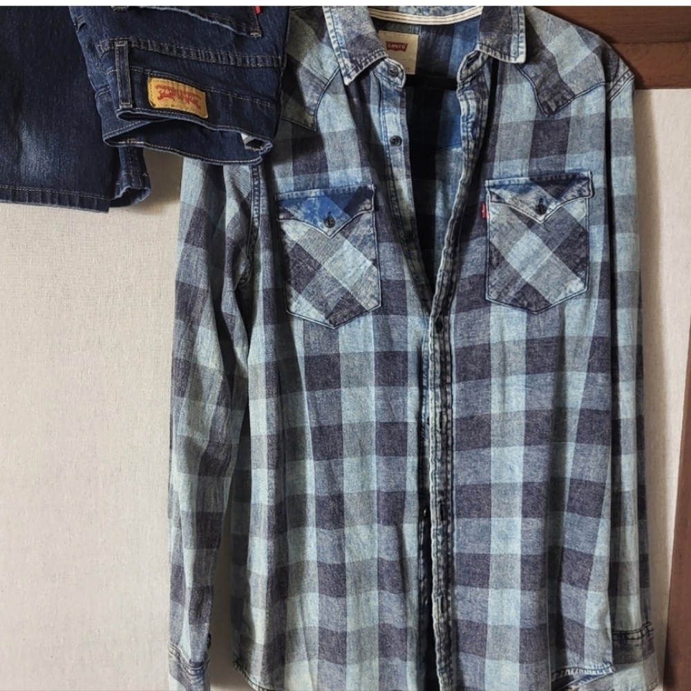 Levi nwt snap button down plaid Long Sleeve shirt